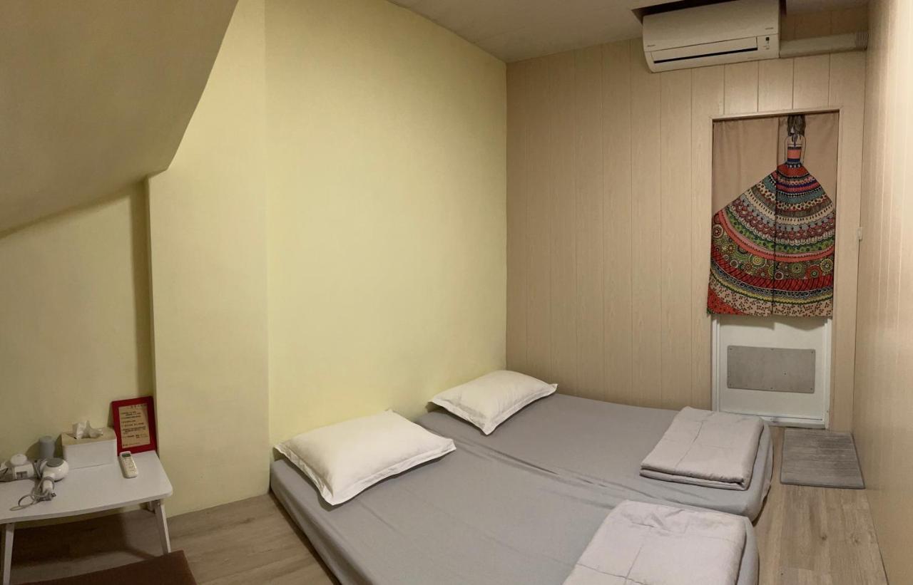 Back To Real Hostel T'ai-tung Esterno foto