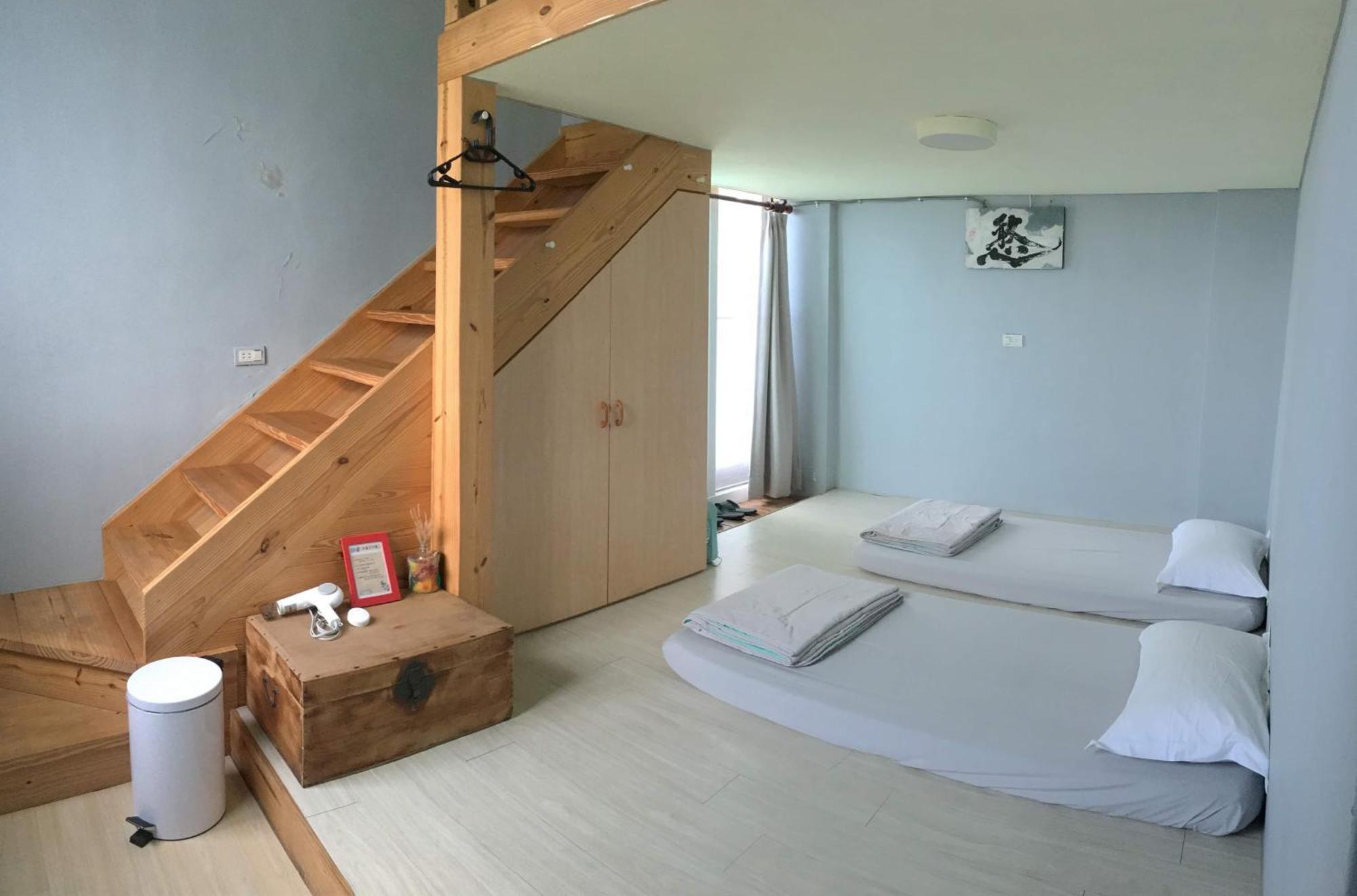 Back To Real Hostel T'ai-tung Esterno foto