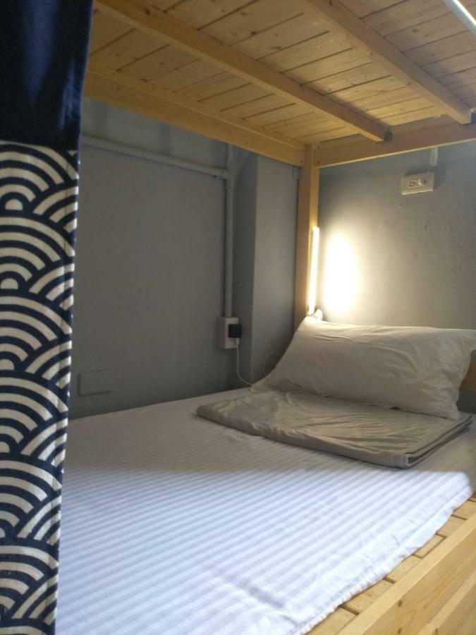 Back To Real Hostel T'ai-tung Esterno foto
